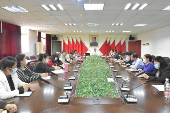 我校召开党委理论学习中心组（扩大）学习会议